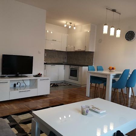 Apartman Gaga Lukavica Екстер'єр фото
