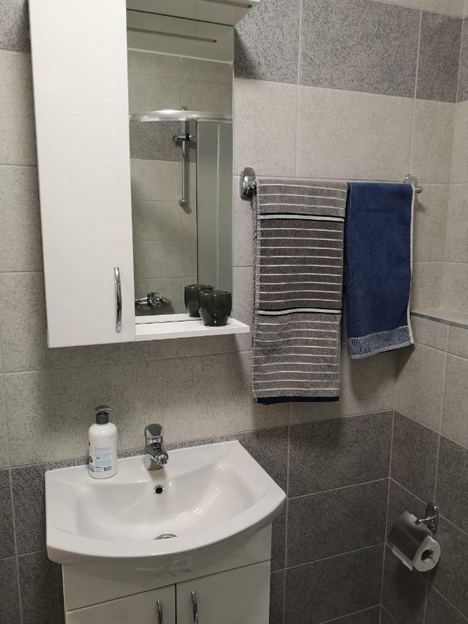 Apartman Gaga Lukavica Екстер'єр фото