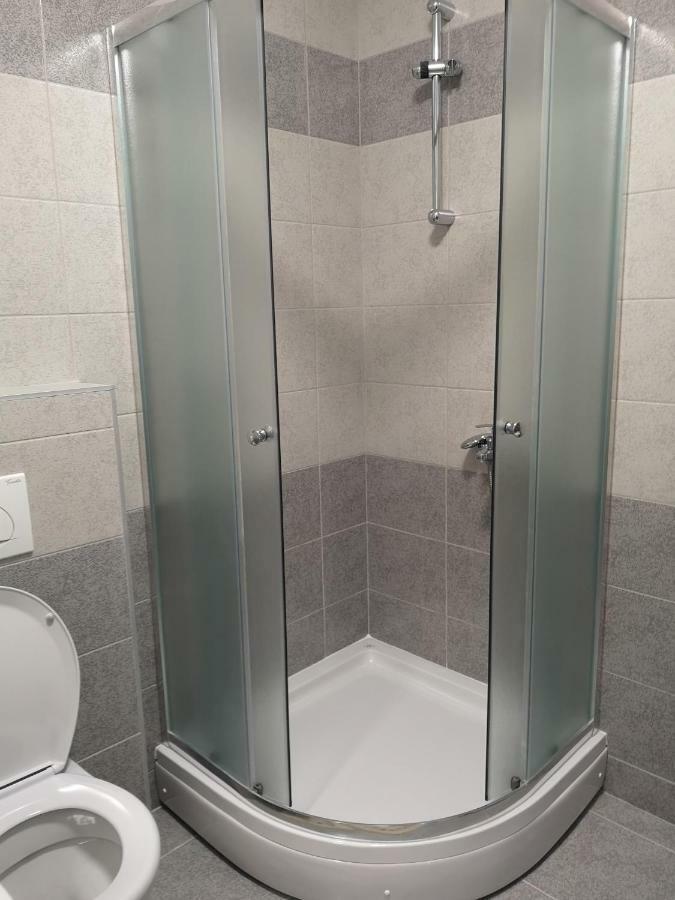 Apartman Gaga Lukavica Екстер'єр фото