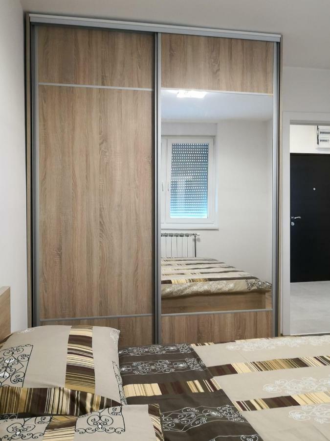 Apartman Gaga Lukavica Екстер'єр фото