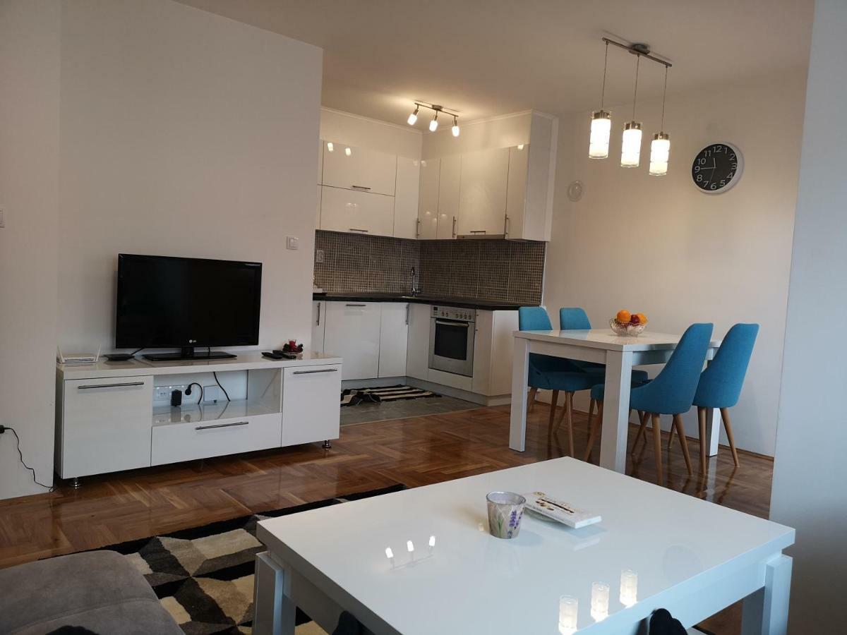 Apartman Gaga Lukavica Екстер'єр фото