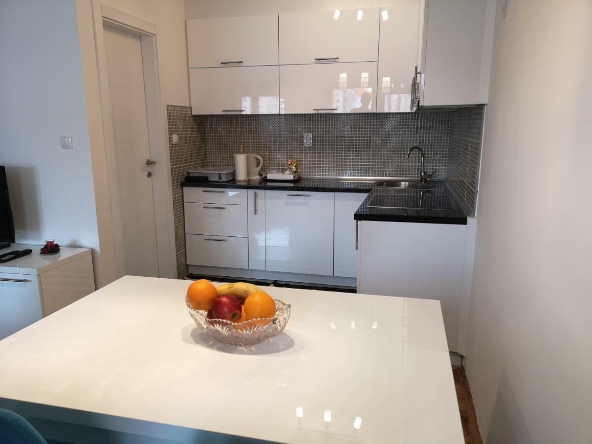 Apartman Gaga Lukavica Екстер'єр фото
