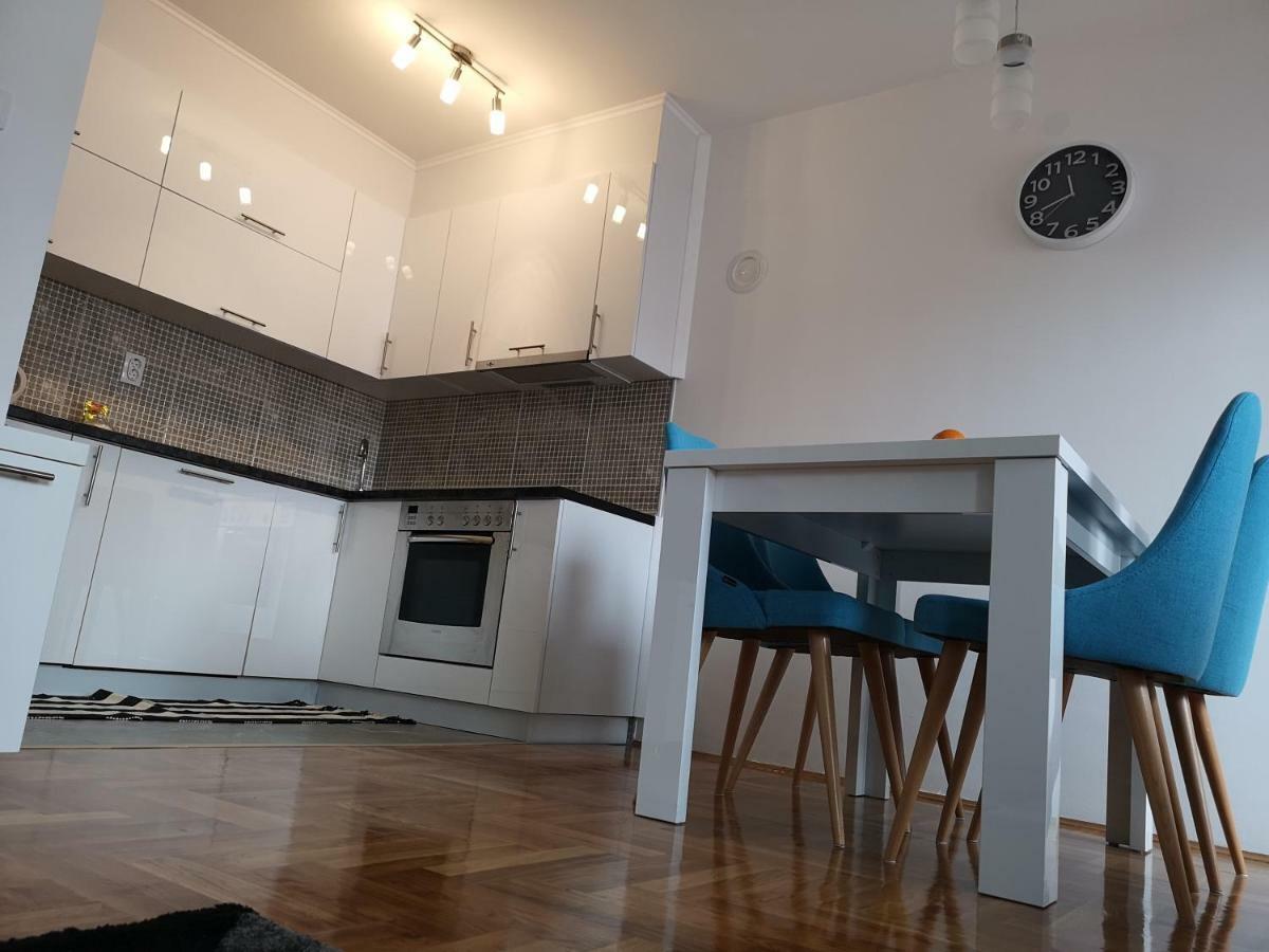 Apartman Gaga Lukavica Екстер'єр фото